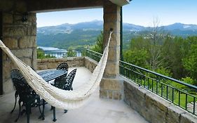 Holiday Home, Luzim